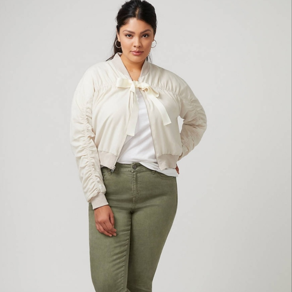 NWT Lane Bryant Ruched Cropped Bomber Jacket - Picture 5 of 5